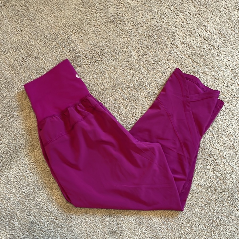 Lululemon tranquil crop size 6